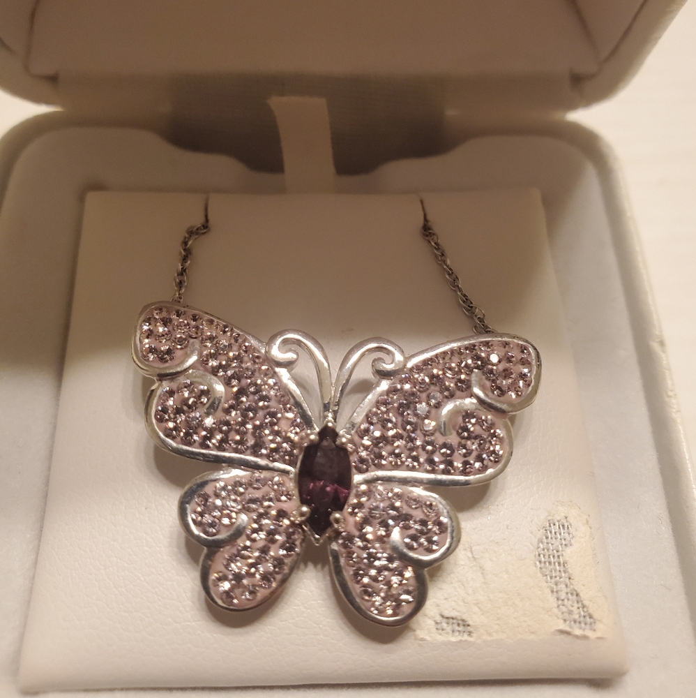 Artistique Butterfly Necklace